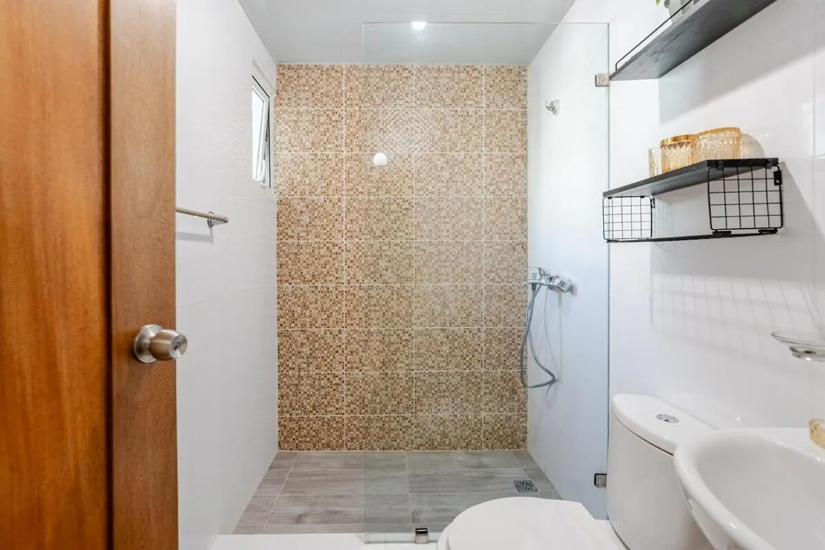 公寓 圣地亚哥洛斯卡巴Chic Urban Retreat With Pool, Gym, & Free Parking公寓