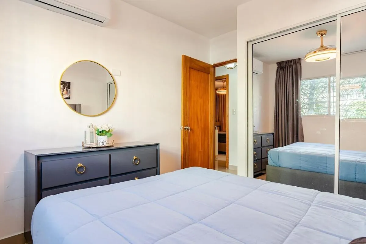 公寓 圣地亚哥洛斯卡巴Chic Urban Retreat With Pool, Gym, & Free Parking公寓