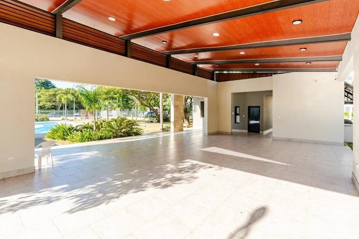 公寓 圣地亚哥洛斯卡巴Chic Urban Retreat With Pool, Gym, & Free Parking公寓 多米尼加共和国
