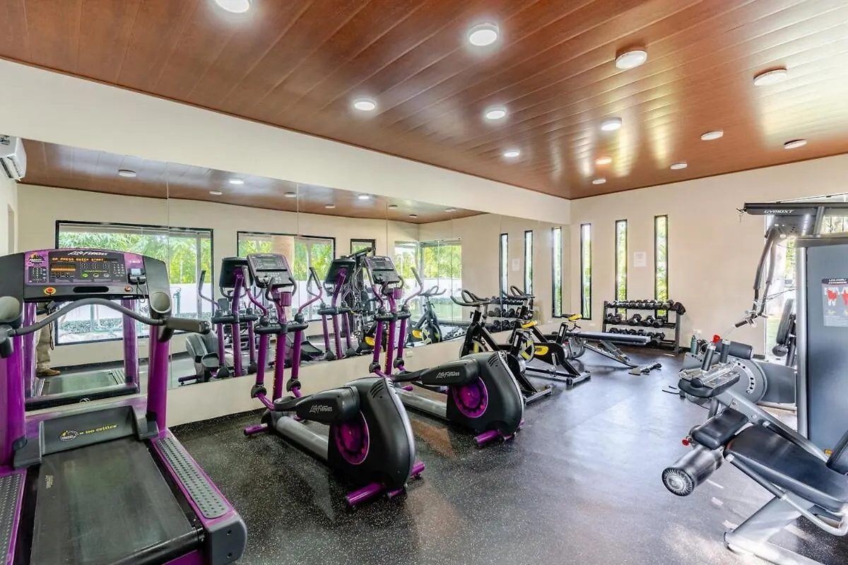 圣地亚哥洛斯卡巴Chic Urban Retreat With Pool, Gym, & Free Parking公寓 公寓