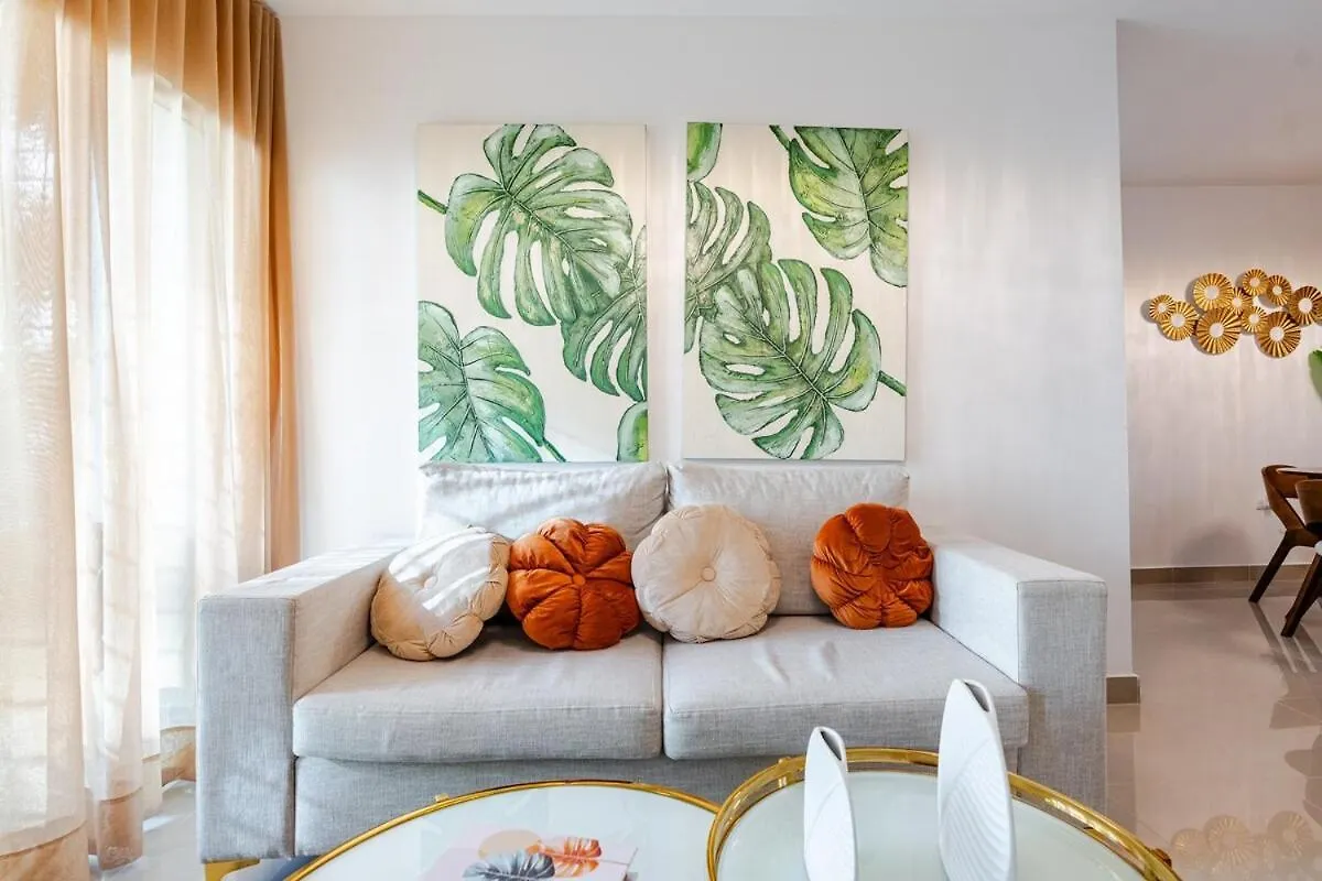 圣地亚哥洛斯卡巴Chic Urban Retreat With Pool, Gym, & Free Parking公寓 0*, 圣地亚哥洛斯卡巴