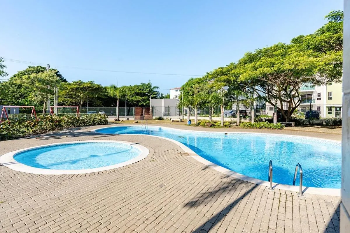 圣地亚哥洛斯卡巴Chic Urban Retreat With Pool, Gym, & Free Parking公寓 圣地亚哥洛斯卡巴